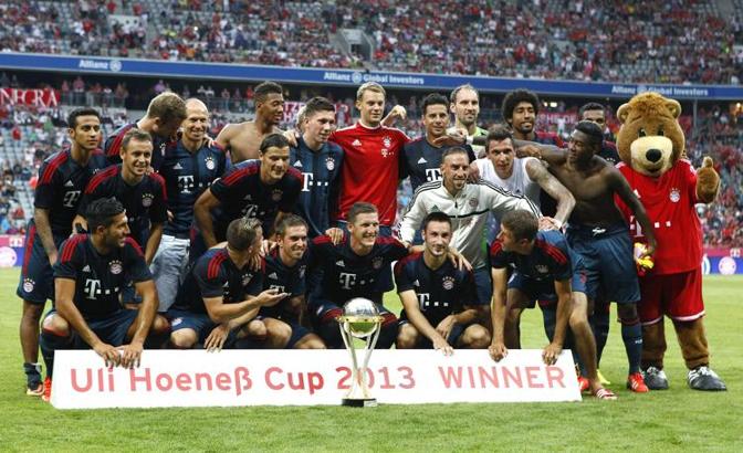 La coppa va al Bayern:  solo un'amichevole, ma i tedeschi non perdono l'abitudine di alzare trofei. Reuters